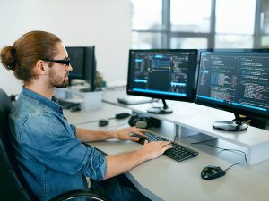 仕事頑張っています。